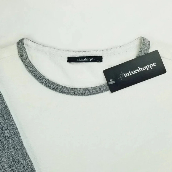 Mixxshoppe Small White Gray Geometric Short Cuffed Sleeve Crew Neck Women's Top - Picture 7 of 10